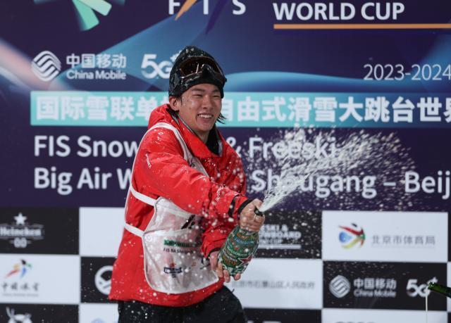 苏翊鸣单挑日本四将夺冠 新周期仍是最强单板少年