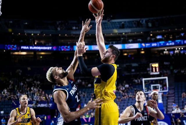 玩法-法国赢球立陶宛欢呼 死亡之组今晚迎焦点决战